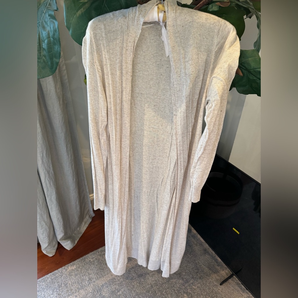 Cream Light Weight Sweater Size L Loft Brand
